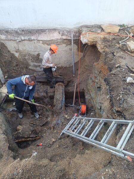 Oprava zborcené kanalizace za&nbsp;provozu – SUAS Vřesová